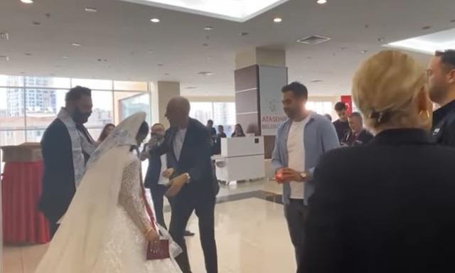 Esra Erol Ve Eşi Ali Özbir "Gelinim Olur Musun?" Damadının Düğününde