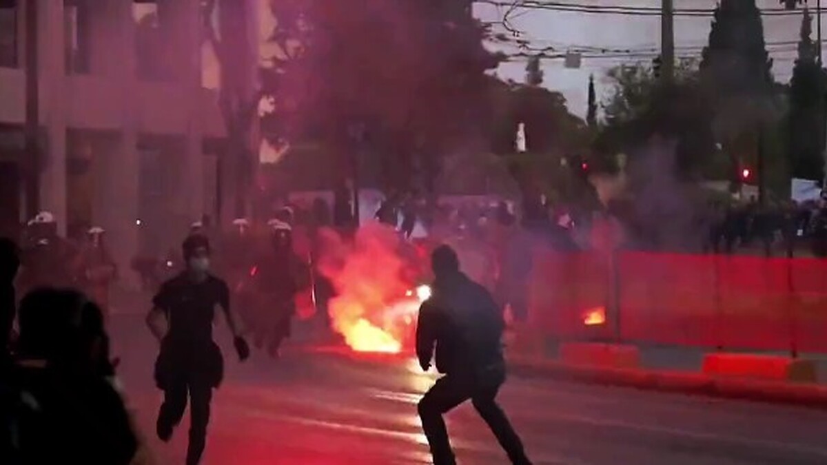 Yunanistan'da Halk Batırılan Göçmen Teknesinin Hesabını Soruyor!