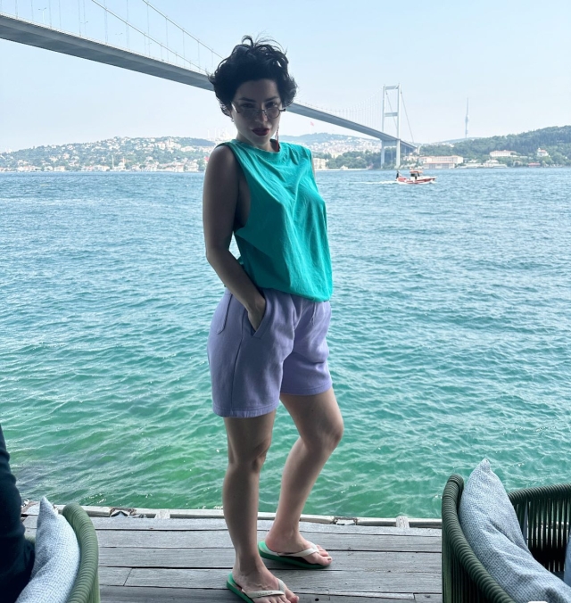 Merve Boluğur'un Cesur Pozlarına Beğeni Yağdı!