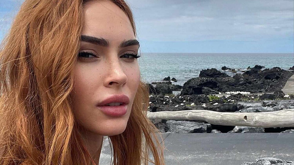 Megan Fox'un Orman Arkadaşı: Minik Bikinisi Ve Ağaç Dalı