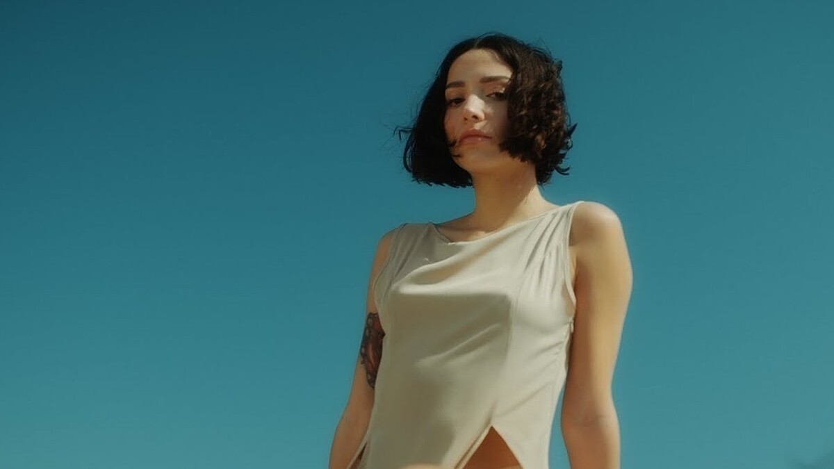 Zeynep Bastık Tatilden Ayaklı Pozlar Paylaştı