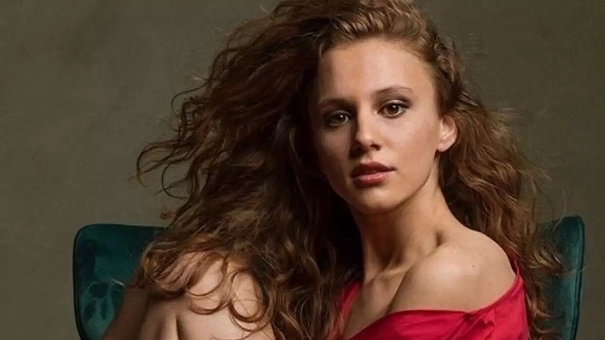 Ahsen Eroğlu'nun Bikinili Tatil Pozları Beğeni Topladı