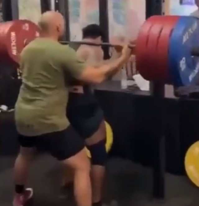 Fenomen Sporcusu Justyn Vicky, Halterin Altında Kalarak Öldü
