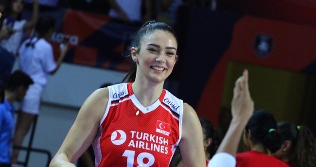 Zehra Güneş'in Doğum Günü Şaşırttı! Ünlü Voleybolcu 24 Yaşına Girdi