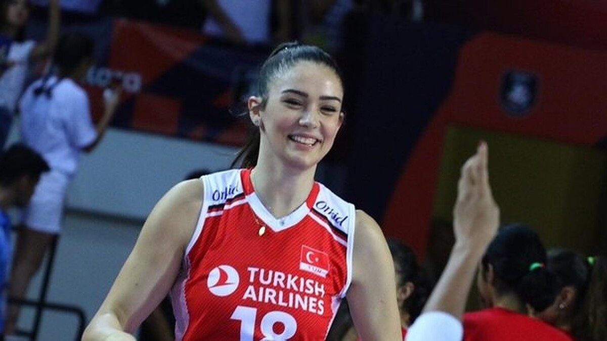 Zehra Güneş'in Doğum Günü Şaşırttı! Ünlü Voleybolcu 24 Yaşına Girdi
