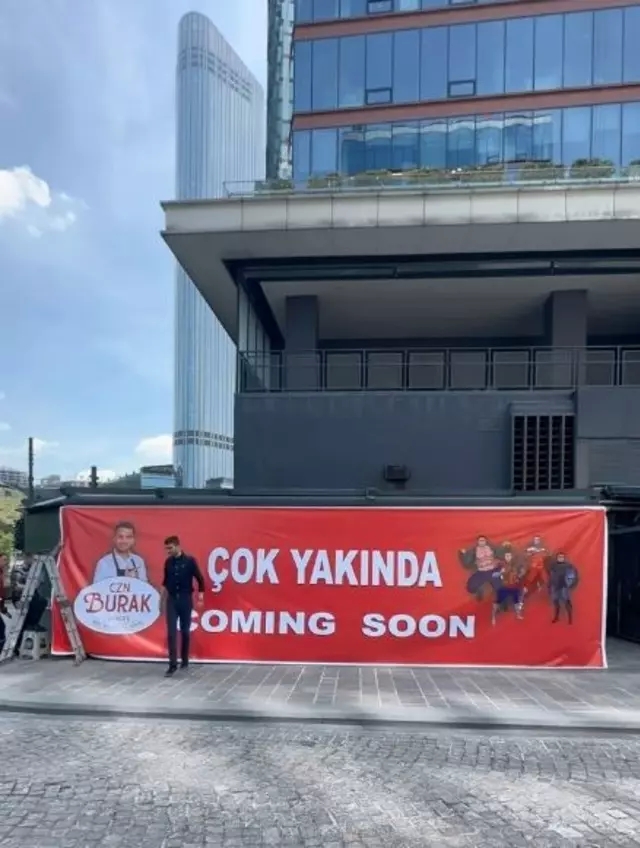 Czn Burak Babasını Mahkemeye Verdi