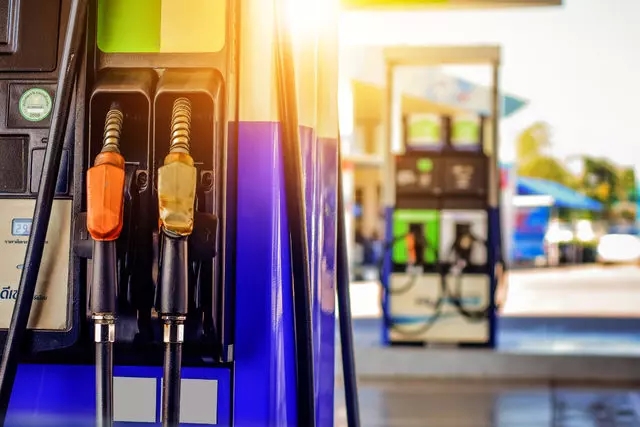 Benzine Bu Gece Yarısından İtibaren 2,11 Tl Zam!
