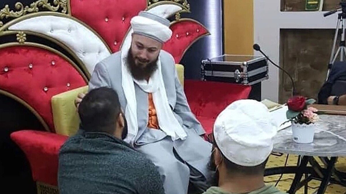 Tarikat Şeyhi Tecavüzü İnkar Etti: Kız Bana Aşık Olmuş