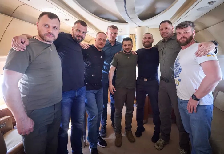 Zelenskiy, Türkiye'den 5 Azov Taburu Komutanı İle Ayrıldı!