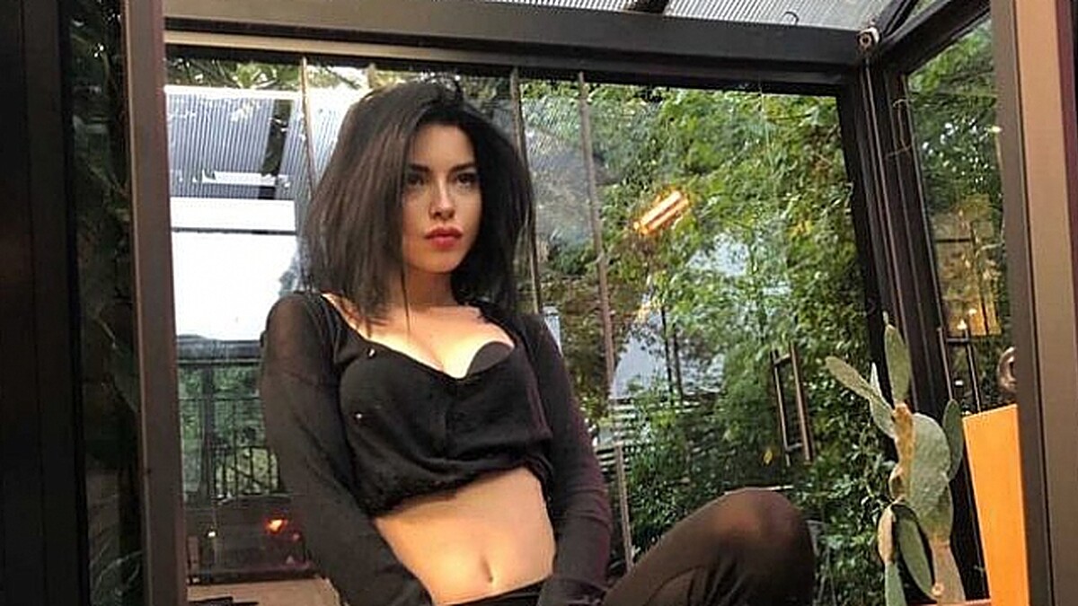 Merve Boluğur, Barbie Gibi Göründüğü Fotoğraflarıyla Olay Oldu