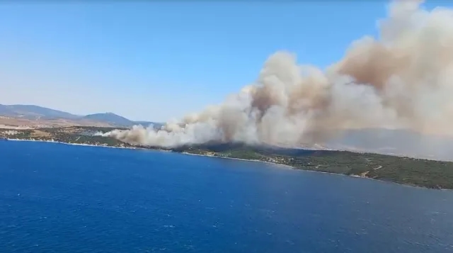 İzmir'de Yangın Alarmı: Vatandaşlar Tahliye Ediliyor!