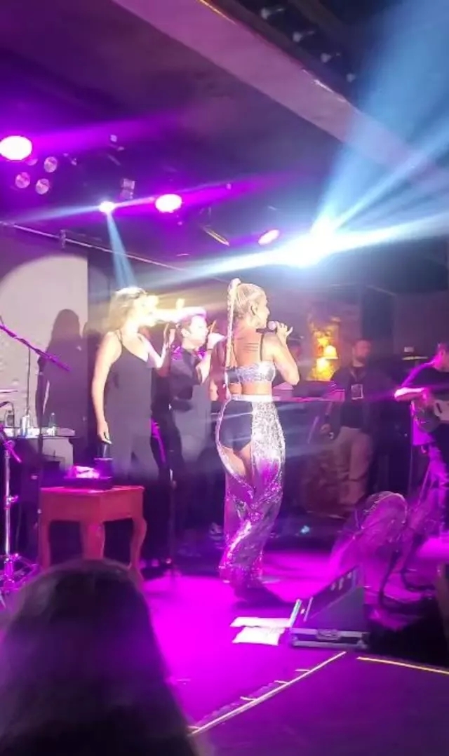 İrem Derici'nin Sahne Kostümü Olay Oldu!