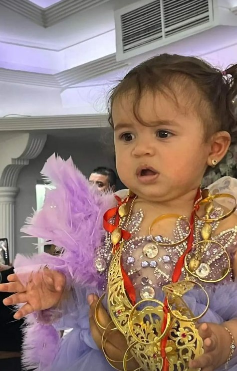 Kobra Murat Torununa Altınlarla Donattı: Altından Bebek Arabası Hediye Etti