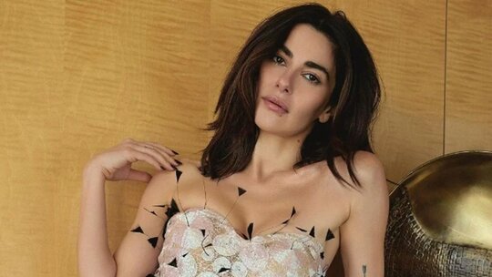 Bakü'de doğan, 11 yaşında Türkiye'ye gelen Nesrin Cavadzade, Marmara Üniversitesi'nde...