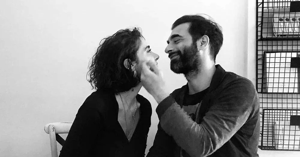Sıla'dan Sevgilisi İlker Kaleli'ye Sahne Öpücüğü