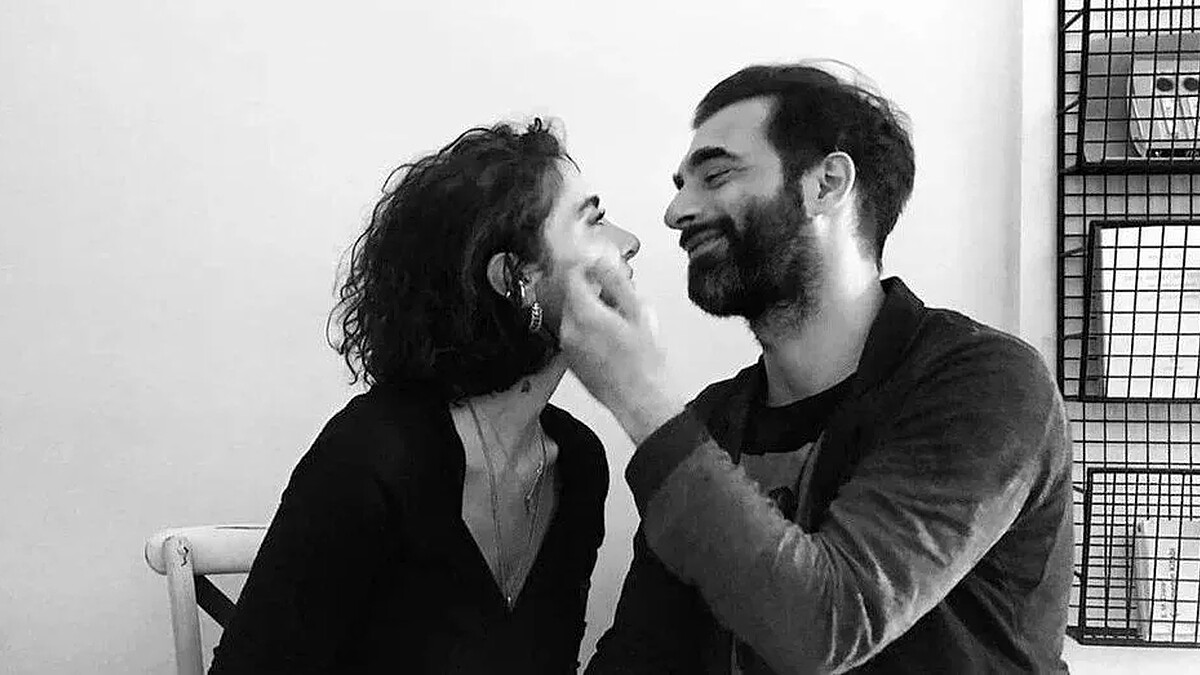 Sıla'dan Sevgilisi İlker Kaleli'ye Sahne Öpücüğü