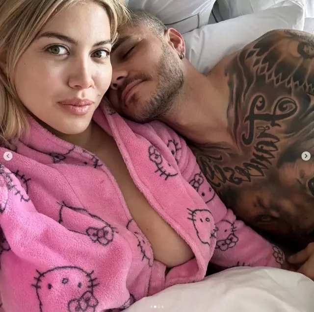 Wanda Nara, Icardi İle Bornozlu Fotoğrafını Paylaştı!