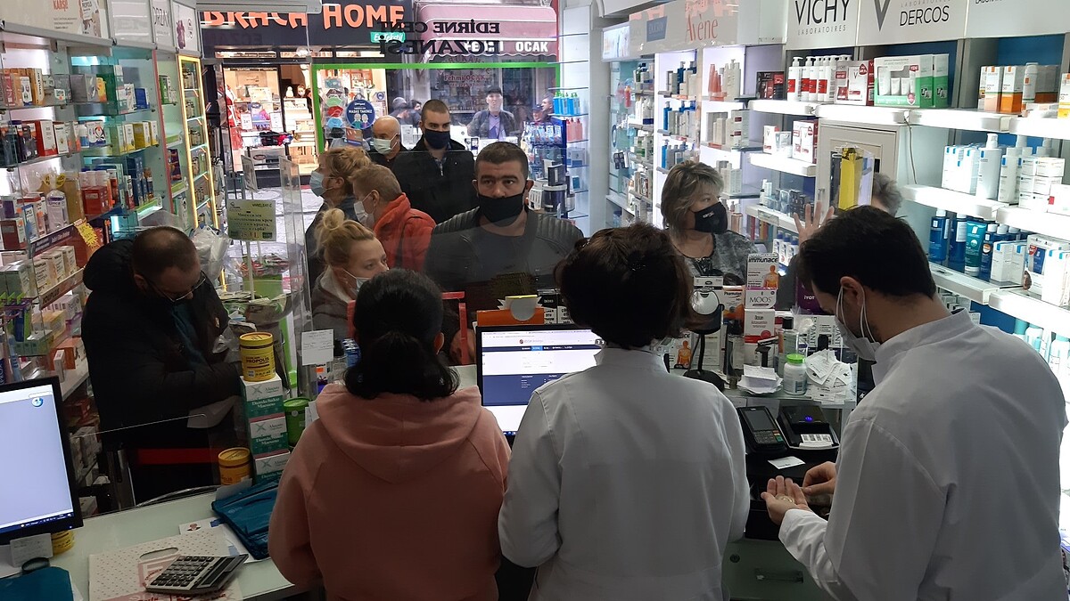 Edirne Eczaneleri Bulgarlarla Dolup Taşıyor