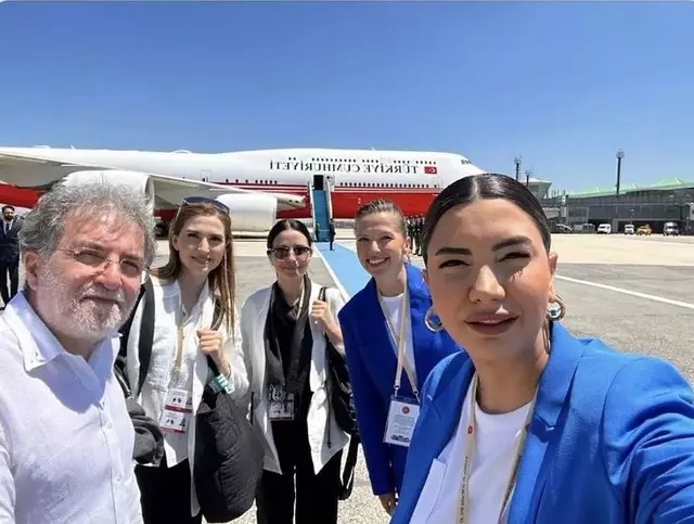 Fulya Öztürk'ten Umre Paylaşımına Tepkilere Yanıt