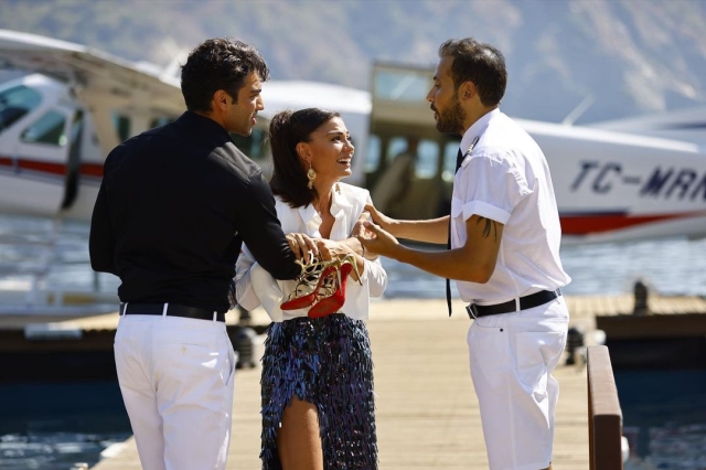 Demet Özdemir Ve Şükrü Özyıldız Karavanda Dans Etti