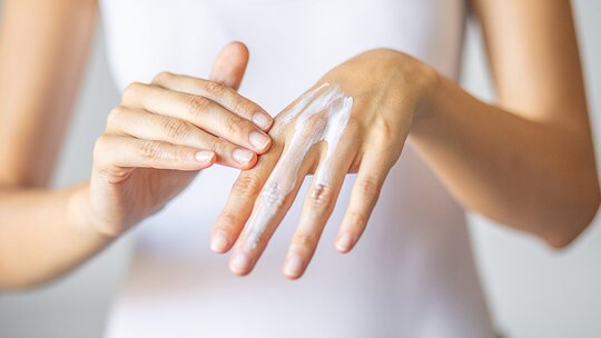 Anestol Pomad, yanık tedavisinde kullanılan, lokal anestezik ve kaşıntı önleyici...