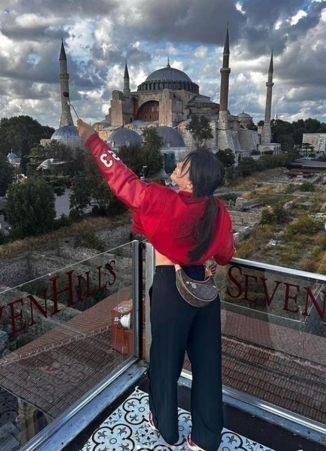 Wanda Nara, Ayasofya Camii Önünde Başını Örtüp Poz Verdi