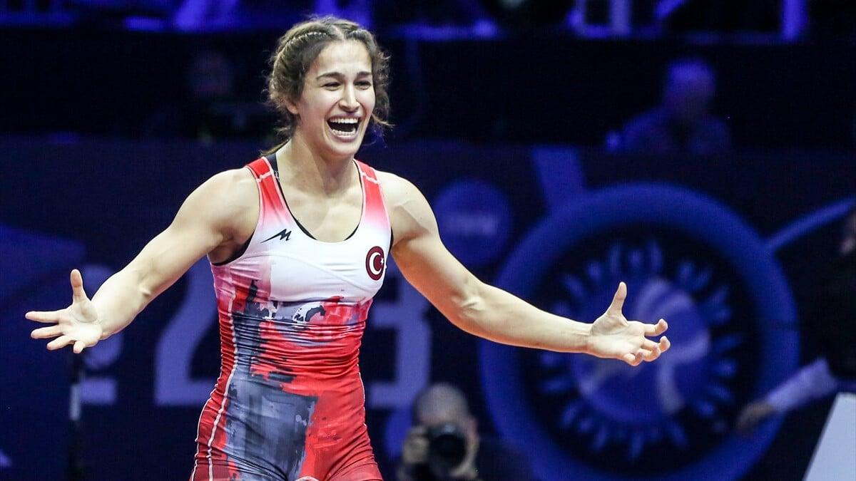 Buse Tosun Çavuşoğlu, Moğolistanlı Rakibini Tuşlayarak Dünya Şampiyonu Oldu