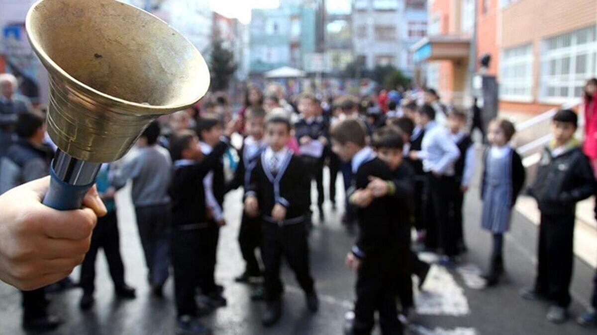 Cumhuriyet'in 100. Yıl Dönümünde Okullar Tatil Edildi! Pazartesi Günü Okul Var Mı?