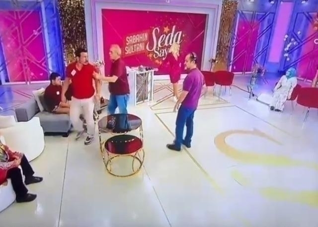 Sabahın Sultanı Seda Sayan'da Gergin Anlar! Eline Geçeni Fırlattı...