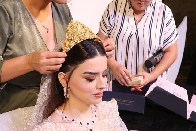 İzol Aşireti Düğünde Servet Saçtı! Dolarlar Havada Uçtu...