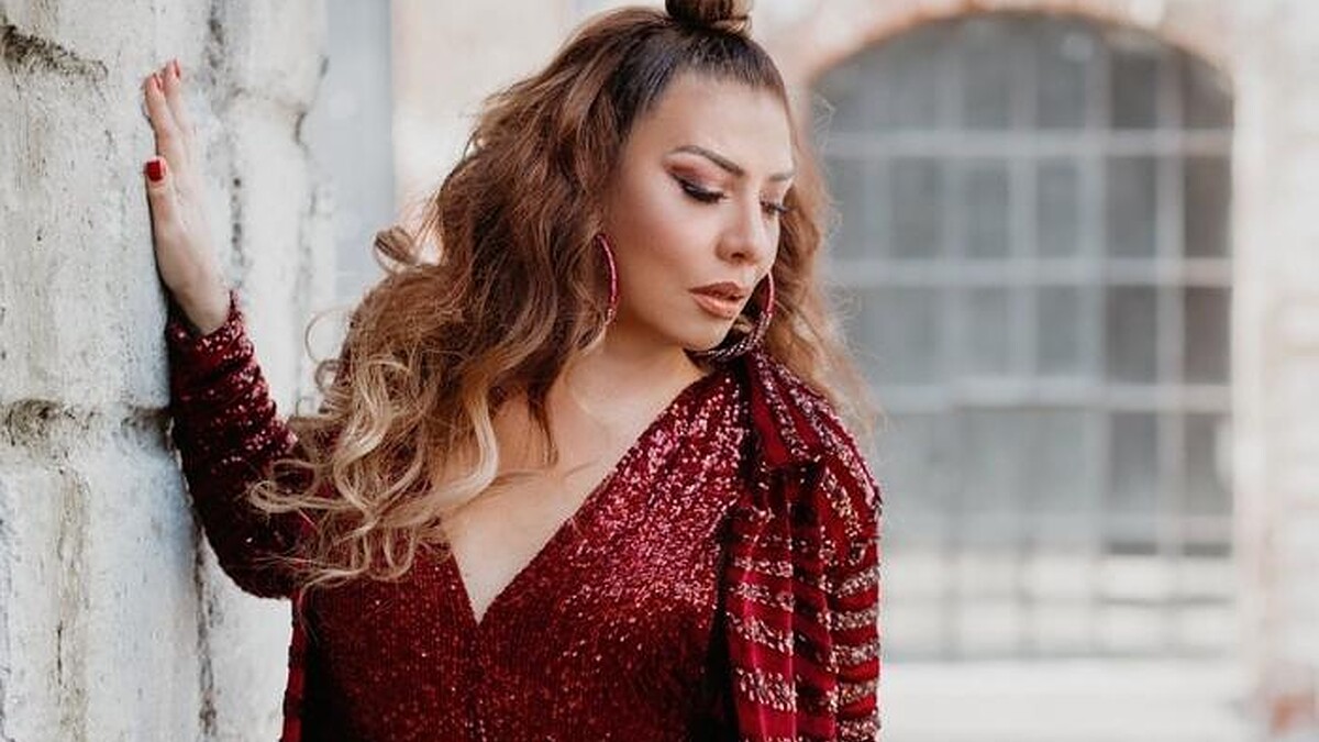 Işın Karaca  Kendinden 19 Yaş Küçük Sevgilisiyle Evlendi!