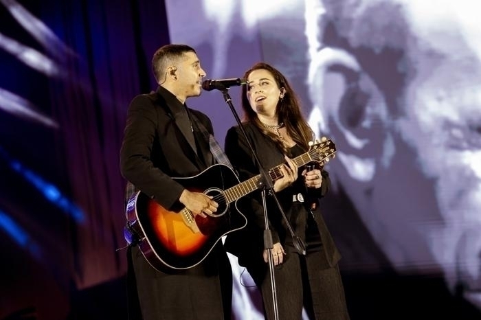 Manga, 20. Yılını Aşık Veysel'in Torunuyla Türkü Düet Yaparak Kutladı