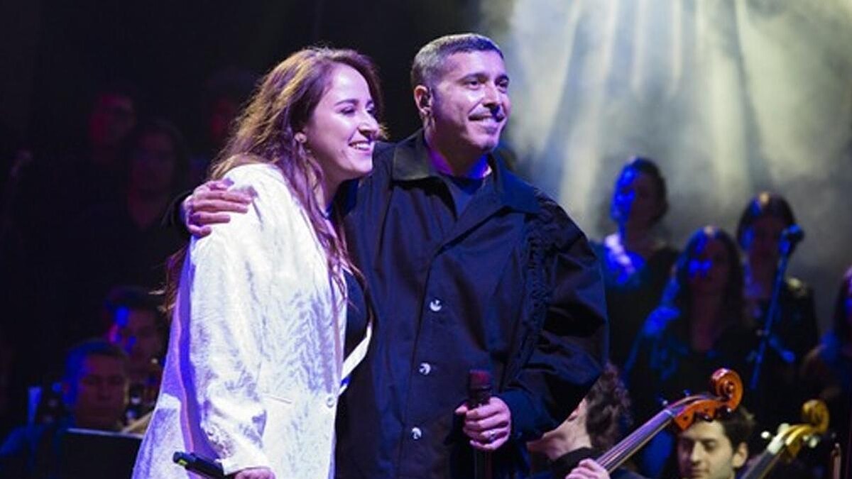 Manga, 20. Yılını Aşık Veysel'in Torunuyla Türkü Düet Yaparak Kutladı