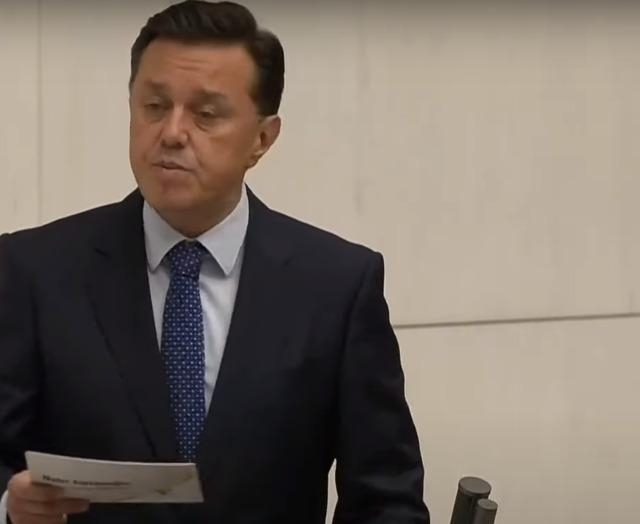 İyi Parti'den Ak Parti'ye Geçen Hatipoğlu'na 'Kaç Paraya Sattın?' Sorusu!