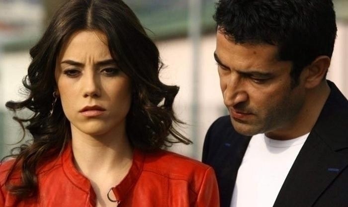 Cansu Dere: Ezel'den Sadakatsiz'e Başarılı Kariyerinin Sırları