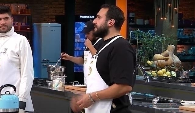 Masterchef'te Barbaros Şekerpareye Kızartma Deyince Mehmet Şef Fenalaştı!