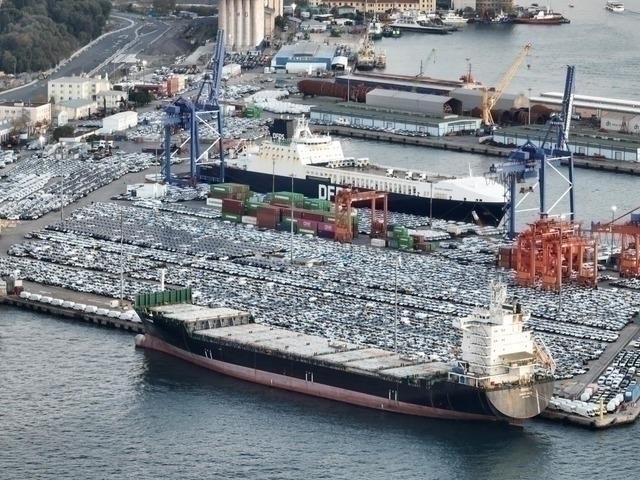 İstanbul Haydarpaşa Limanına Binlerce Sıfır Araç Geldi