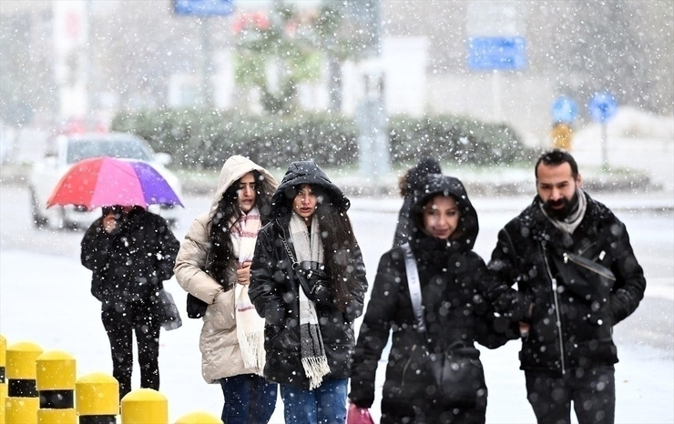 Ankara'da Kar Yağışı Devam Ediyor! Meteoroloji Uyardı...