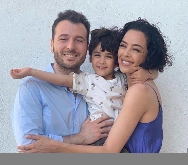 Azra Akın, İkinci Kez Hamile Olduğunu Açıkladı! Bebeğin Cinsiyeti Sürpriz...
