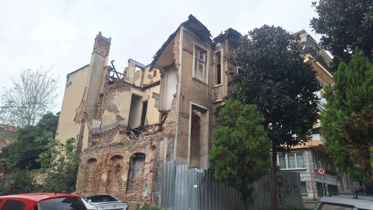 İstanbul'da Şiddetli Fırtına Fatih'te Bina Yıktı!