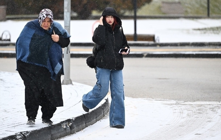 Ankara'da Kar Yağışı Devam Ediyor! Meteoroloji Uyardı...