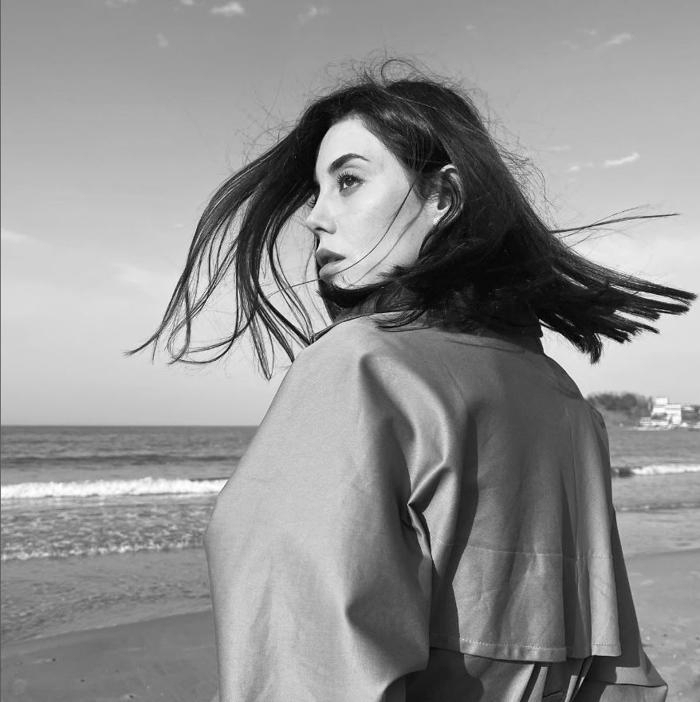 Cansu Dere: Ezel'den Sadakatsiz'e Başarılı Kariyerinin Sırları