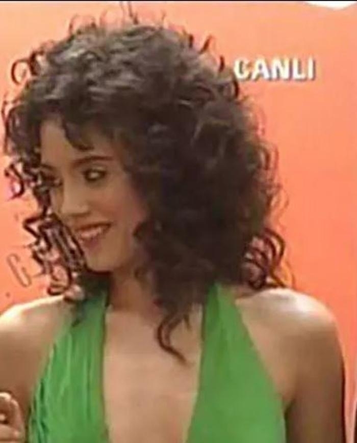 Cansu Dere: Ezel'den Sadakatsiz'e Başarılı Kariyerinin Sırları