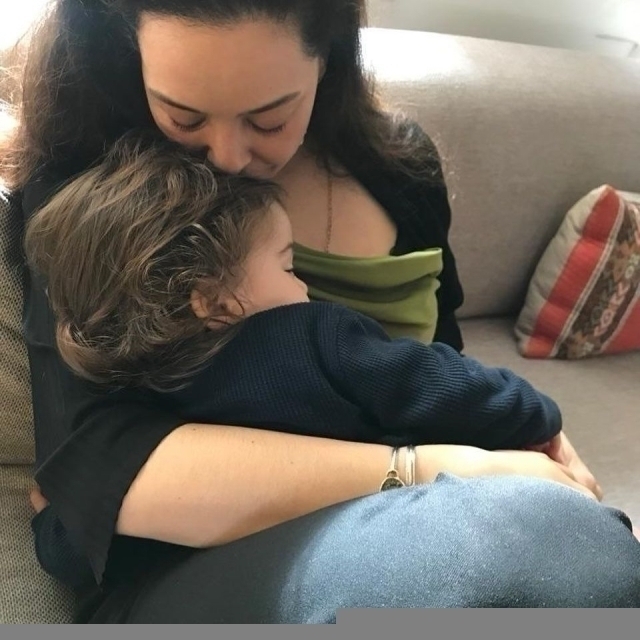 Azra Akın, İkinci Kez Hamile Olduğunu Açıkladı! Bebeğin Cinsiyeti Sürpriz...
