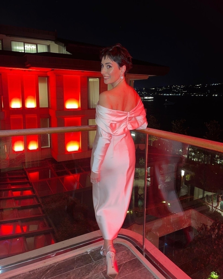 Melisa Sözen'in Netflix Projesi Ve Yeni İmajıyla Gündemde!