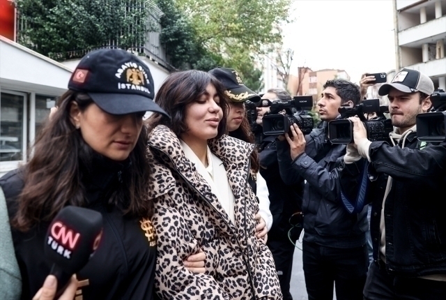 Bahar Candan, Örgüt Liderinden Para Alırken Görüntülenmiş!
