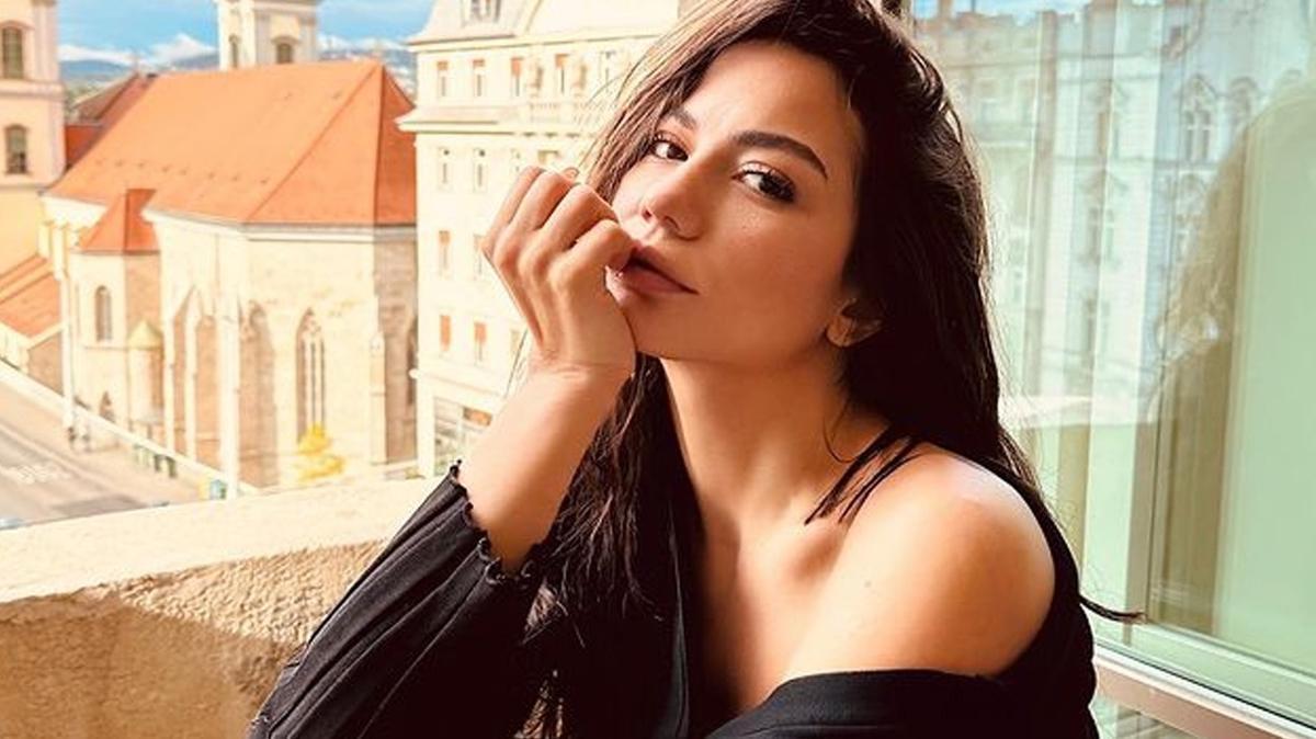 Demet Özdemir, Adım Farah Dizisi Setinde Karavan Pozuyla Sosyal Medyayı Salladı!