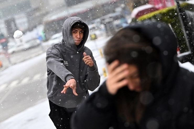 Ankara'da Kar Yağışı Devam Ediyor! Meteoroloji Uyardı...