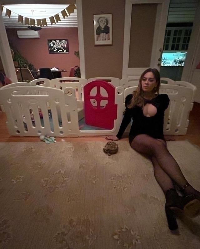 Demet Evgar'ın Kızıyla Paylaştığı Pozlar Takipçileri Arasında Tartışma Yarattı