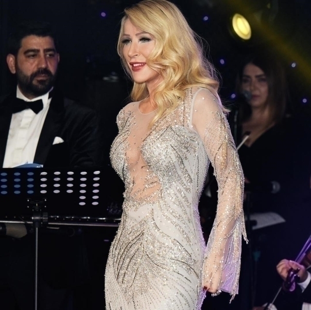 Seda Sayan, Güzelliği İçin Yüzüne Sünnet Derisi Enjekte Ettirdi!